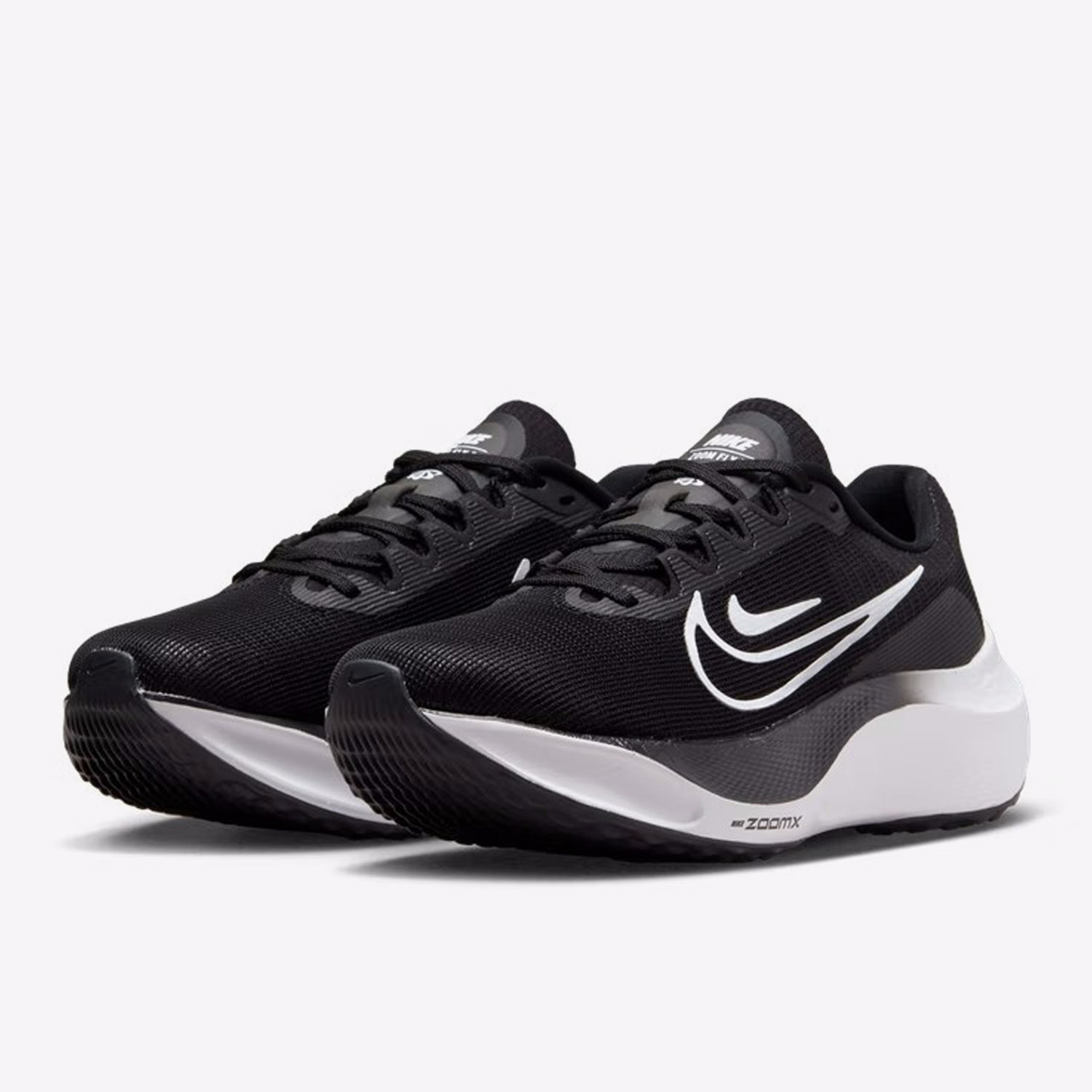 حذاء رياضي نسائي أصلي من نايكي - مراجعة Nike Shoes Zoom Fly 5 وسعره