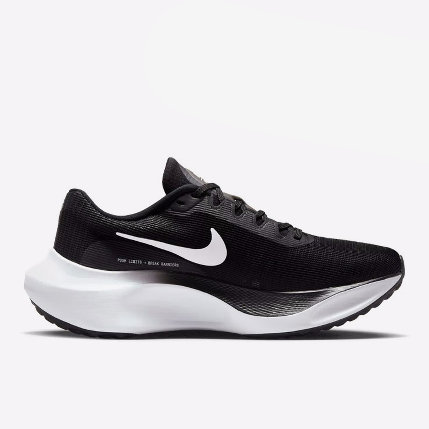 حذاء رياضي نسائي أصلي من نايكي - مراجعة Nike Shoes Zoom Fly 5 وسعره